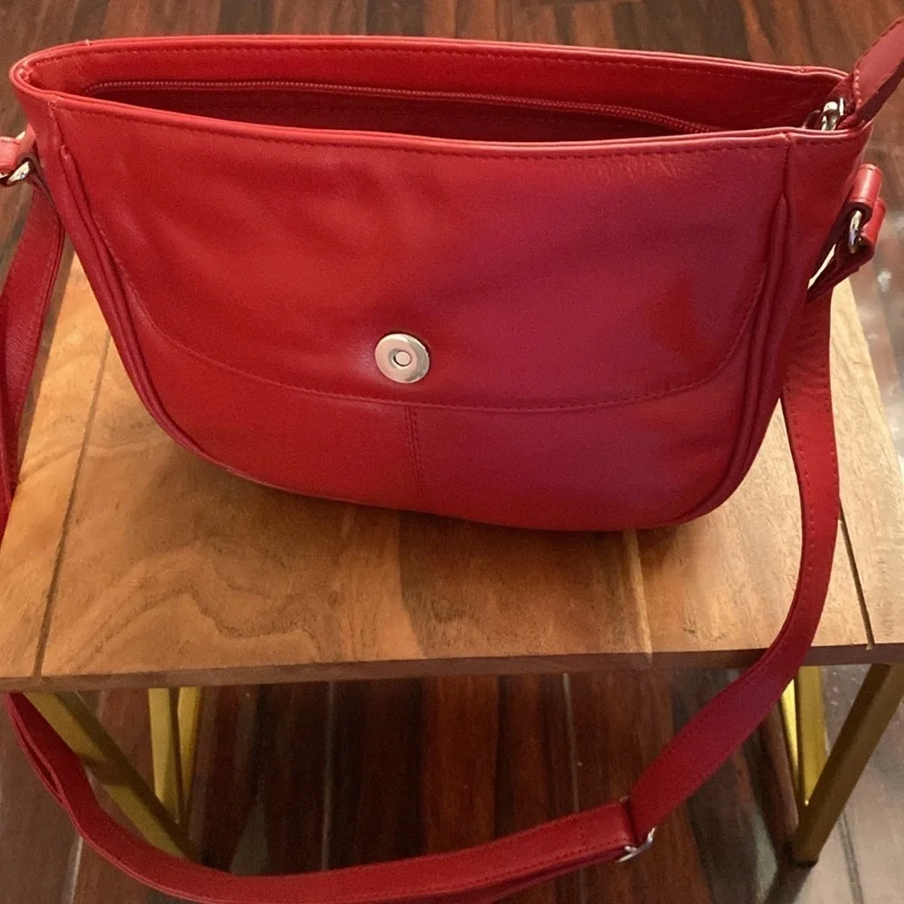 ili New York  Genuine Leather Zip Top Hobo Bag NWOT